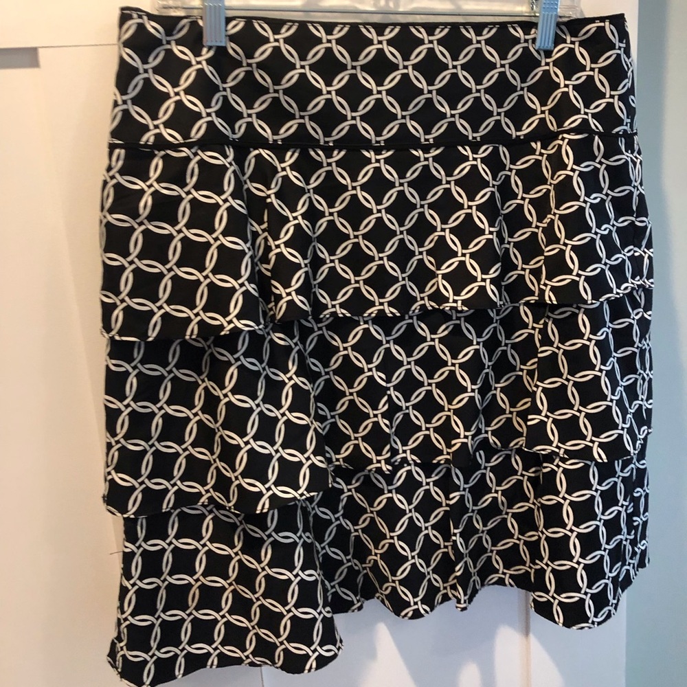 White House Black Market Tiered skirt sz 12
